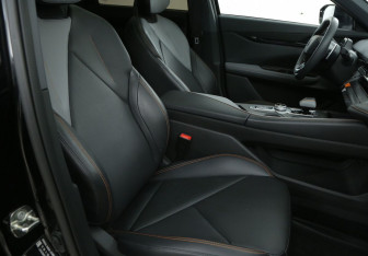 Подержанный автомобиль Changan UNI-V 2023 года (9 фото)