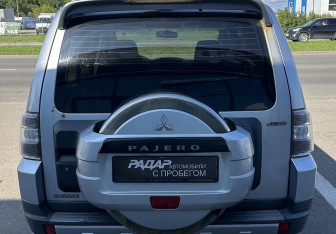 Подержанный автомобиль Mitsubishi Pajero 2008 года (6 фото)
