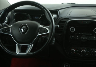 Подержанный автомобиль Renault Kaptur 2020 года (14 фото)