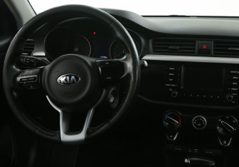 Подержанный автомобиль Kia Rio Sedan 2018 года (14 фото)