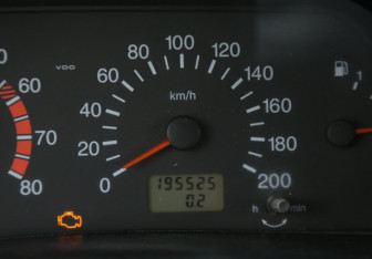 Подержанный автомобиль Chevrolet Niva 2004 года (17 фото)