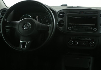 Подержанный автомобиль Volkswagen Tiguan 2012 года (14 фото)