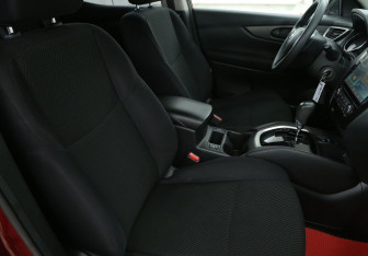 Подержанный автомобиль Nissan Qashqai 2017 года (10 фото)