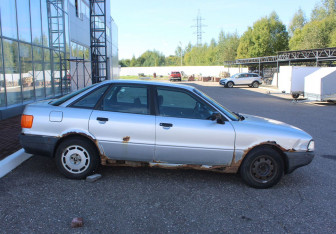 Подержанный автомобиль Audi 80 Sedan 1990 года (8 фото)
