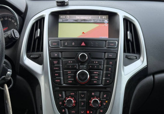 Подержанный автомобиль Opel Astra Hatchback 2013 года (9 фото)