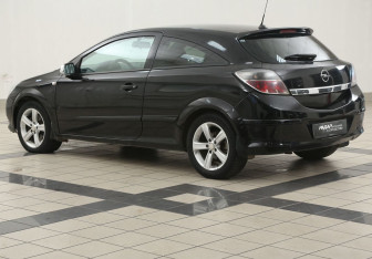Подержанный автомобиль Opel Astra Hatchback 2008 года (2 фото)