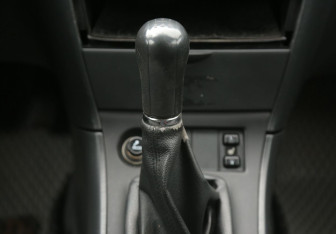 Подержанный автомобиль Toyota Corolla Sedan 2006 года (13 фото)