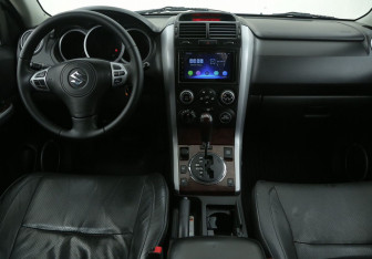Подержанный автомобиль Suzuki Grand Vitara 2006 года (12 фото)