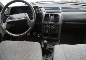 Подержанный автомобиль LADA (ВАЗ) 2112 2001 года (12 фото)