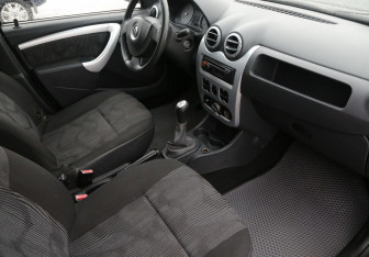 Подержанный автомобиль Renault Logan Sedan 2012 года (9 фото)