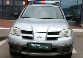 Подержанный автомобиль Mitsubishi Outlander 2006 года (2 фото)