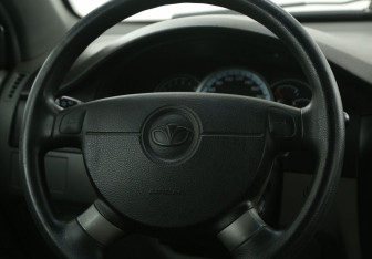 Подержанный автомобиль Daewoo Gentra Sedan 2013 года (17 фото)