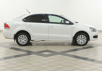 Подержанный автомобиль Volkswagen Polo Sedan 2013 года (5 фото)