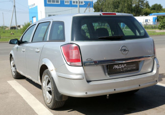 Подержанный автомобиль Opel Astra Wagon 2009 года (4 фото)