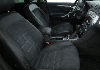 Подержанный автомобиль Ford Mondeo Sedan 2008 года (10 фото)