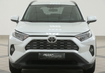 Подержанный автомобиль Toyota RAV4 2020 года (6 фото)