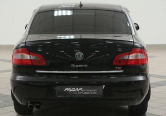 Подержанный автомобиль Skoda Superb Liftback 2011 года (3 фото)