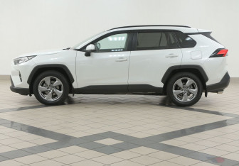 Подержанный автомобиль Toyota RAV4 2020 года (7 фото)