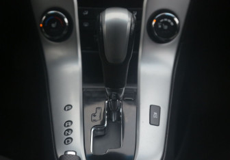 Подержанный автомобиль Chevrolet Cruze Hatchback 2012 года (13 фото)