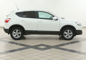 Подержанный автомобиль Nissan Qashqai 2012 года (5 фото)