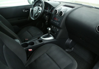 Подержанный автомобиль Nissan Qashqai 2012 года (9 фото)