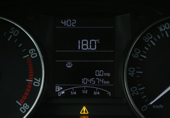 Подержанный автомобиль Skoda Rapid Liftback 2015 года (17 фото)