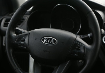 Подержанный автомобиль Kia Rio Sedan 2012 года (16 фото)
