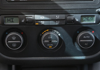 Подержанный автомобиль Volkswagen Golf Hatchback 2008 года (17 фото)