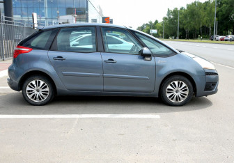 Подержанный автомобиль Citroen C4 Picasso 2008 года (7 фото)