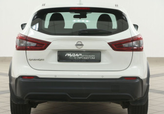 Подержанный автомобиль Nissan Qashqai 2021 года (3 фото)