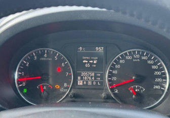 Подержанный автомобиль Nissan X-Trail 2011 года (15 фото)