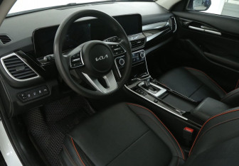 Подержанный автомобиль Kia Seltos 2024 года (13 фото)
