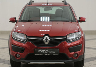 Подержанный автомобиль Renault Sandero 2018 года (6 фото)