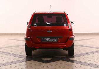 Подержанный автомобиль Ford Fusion 2008 года (6 фото)