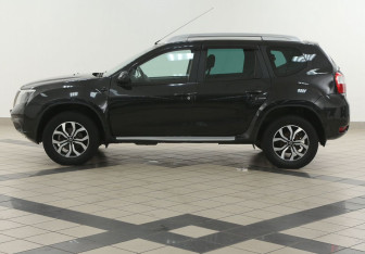 Подержанный автомобиль Nissan Terrano 2014 года (7 фото)