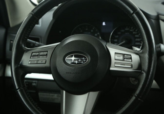 Подержанный автомобиль Subaru Outback Wagon 2010 года (16 фото)