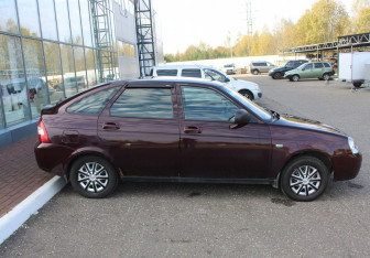 Подержанный автомобиль LADA (ВАЗ) Priora Hatchback 2012 года (8 фото)