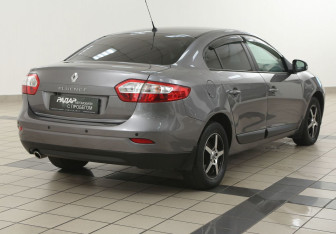 Подержанный автомобиль Renault Fluence 2012 года (4 фото)