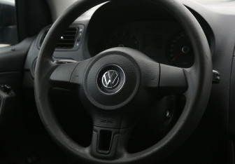 Подержанный автомобиль Volkswagen Polo Sedan 2014 года (16 фото)