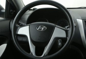 Подержанный автомобиль Hyundai Solaris Sedan 2012 года (16 фото)