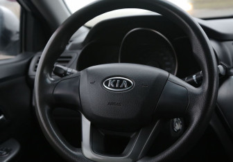 Подержанный автомобиль Kia Rio Sedan 2011 года (16 фото)