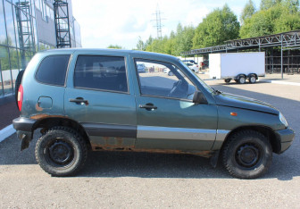 Подержанный автомобиль Chevrolet Niva 2006 года (8 фото)