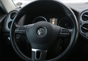Подержанный автомобиль Volkswagen Tiguan 2011 года (18 фото)