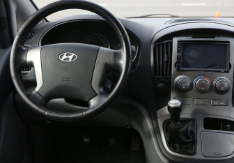 Подержанный автомобиль Hyundai H-1 2008 года (14 фото)