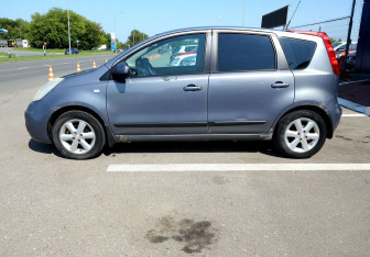 Подержанный автомобиль Nissan Note 2008 года (8 фото)