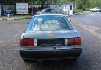 Подержанный автомобиль Audi 80 Sedan 1990 года (6 фото)