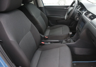 Подержанный автомобиль Skoda Rapid Liftback 2017 года (10 фото)