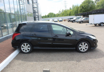 Подержанный автомобиль Peugeot 308 Wagon 2010 года (8 фото)