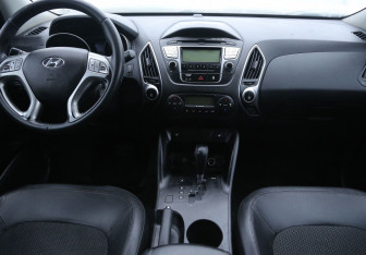Подержанный автомобиль Hyundai ix35 2011 года (12 фото)