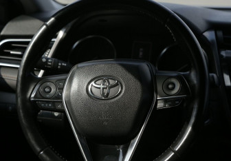 Подержанный автомобиль Toyota Camry Sedan 2018 года (16 фото)